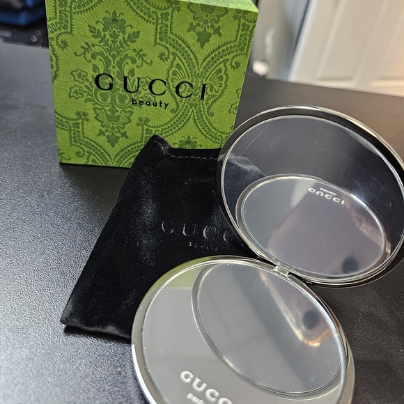 Gucci Silver Patterned Compact Mirror - Picture 2 of 2